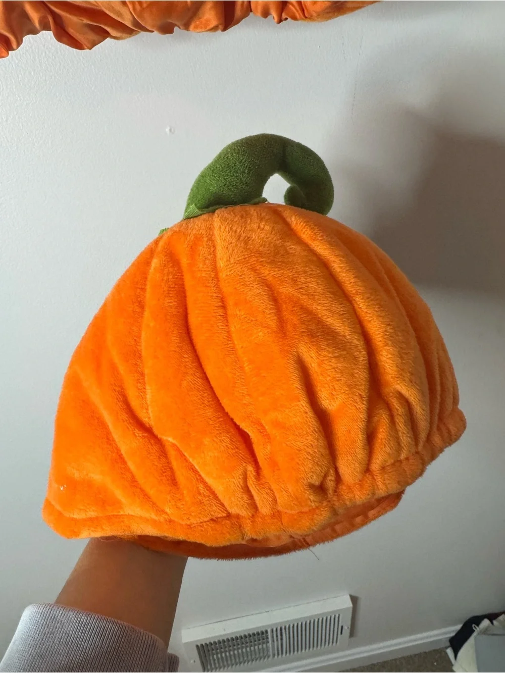 Pottery Bark Kids Glow-in-the-Dark Pumpkin Halloween Costume 4-6 - Picture 4 of 9
